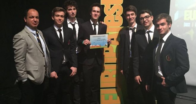 Amerikan Koleji'nin cazcı gençlerine büyük onur