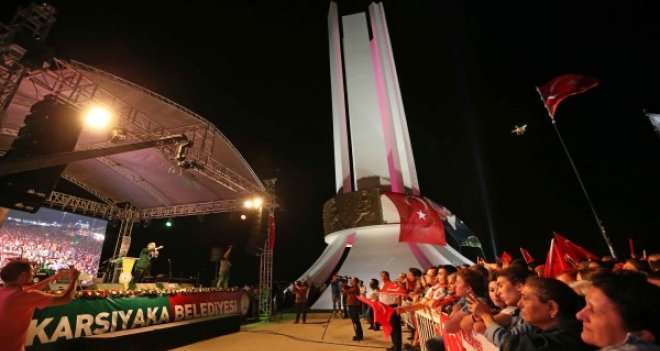 Anıt, Selda Bağcan konseri ile açıldı...