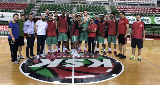 Annesiyle gelene bir bilet hediye