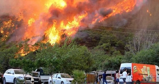 ANTALYA'DA ÇIKAN YANGINDAN OTELLER TAHLİYE EDİLİYOR