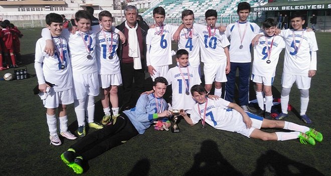 Atakent Ortaokulu futbolda Türkiye Finallerine kaldı...