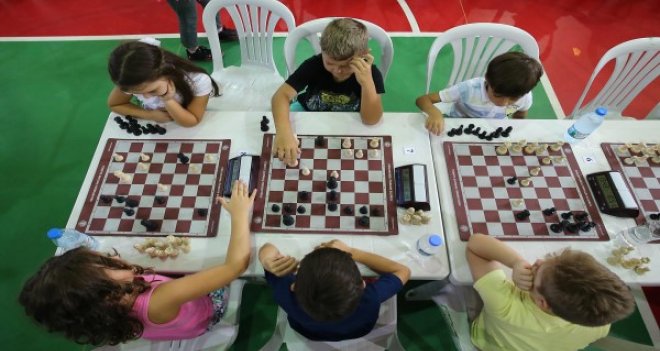 Atatürk, Karşıyaka'da satranç turnuvasıyla anılıyor