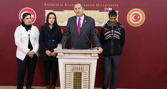 Atila Sertel: ''Atanamayan öğretmenler kağıt topluyor''