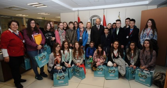 Avrupalı çocuklar Karşıyaka'da