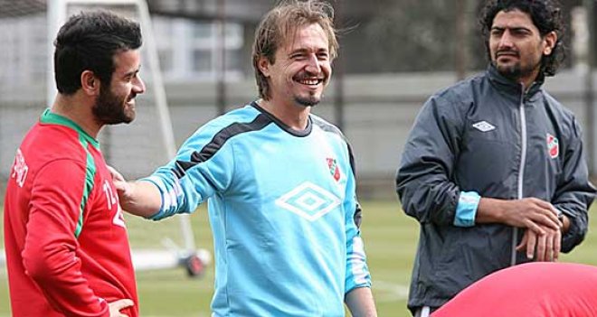 Ayhan Akman hücum futboluyla takdir topladı