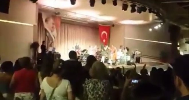 Ayhan Sicimoğlu konserinde Kaf Sin Kaf rüzgarı...
