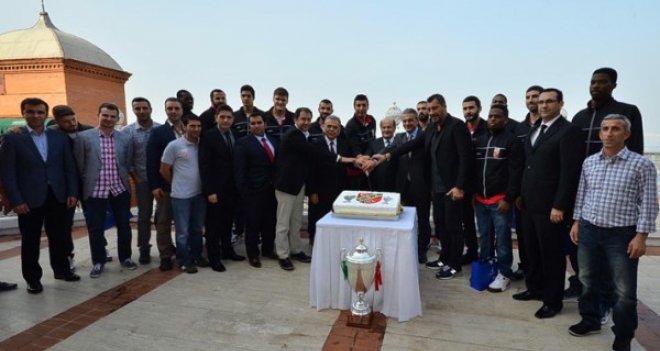 Aziz Kocaoğlu, Pınar Karşıyaka'yı yemekte ağırladı