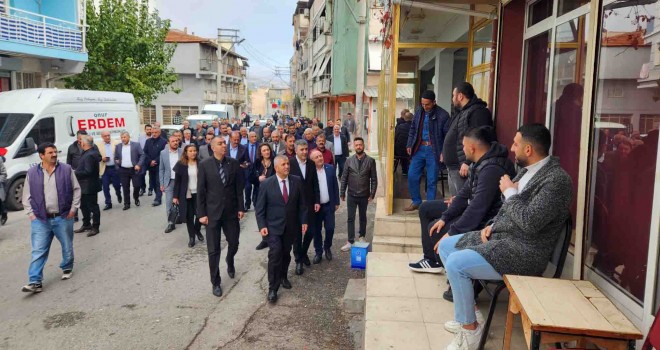 MHP İzmir'den Bayraklı çıkarması