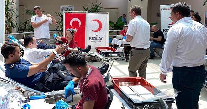 Karşıyaka Emniyet Müdürlüğü'nden kan bağışına büyük destek...