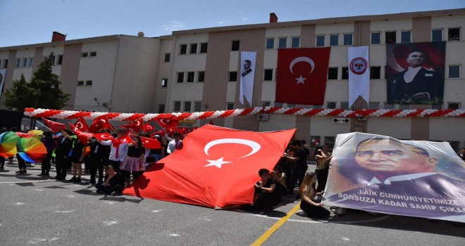 19 Mayıs Atatürk'ü Anma, Gençlik ve Spor Bayramı Karşıyaka'da da kutlandı