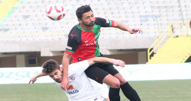 Onur Kıntaş Karşıyaka'ya döndü