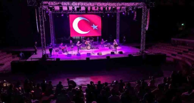 İzmir Uluslararası Film ve Müzik Festivali devam ediyor