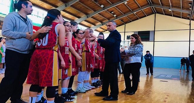 Yıldız Kızlarda şampiyon Karşıyaka'dan...