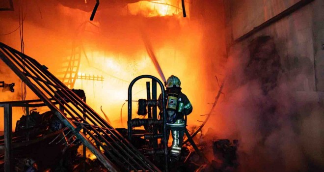 İzmir İtfaiyesi 8 ayda 11 bin 564 yangına müdahale etti