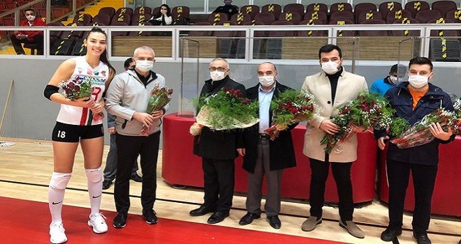 Karşıyaka'yı çiçekle karşıladılar