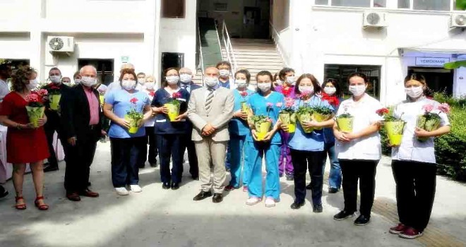 Başkan Soyer hemşireleri unutmadı