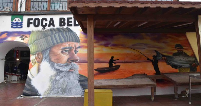 Foça Balık Hali duvarına grafiti