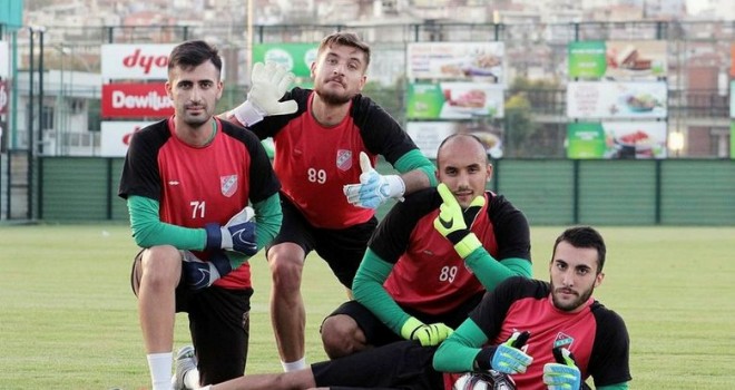 Karşıyaka kalecilerine güveniyor