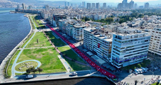 İzmir'in günü Zafer Yürüyüşü ile başladı