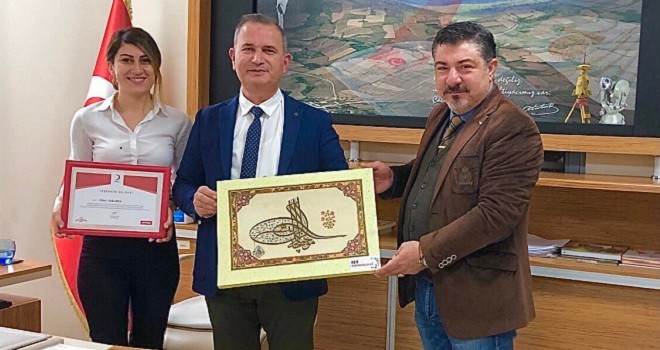 Türk Kızılay Karşıyaka'dan Müdür Sakarya'ya teşekkür