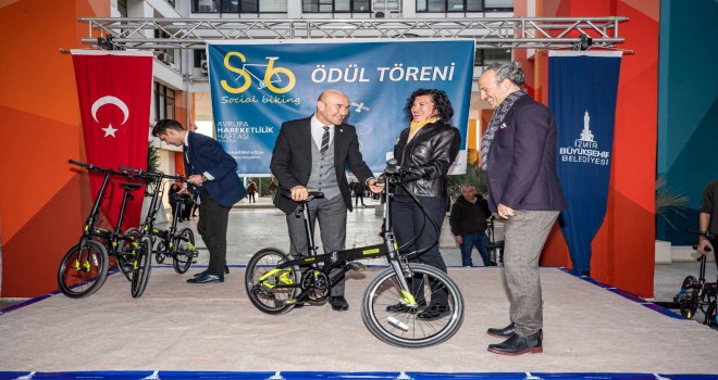 İzmirli bisikletçilere Tunç Soyer ödüllerini verdi