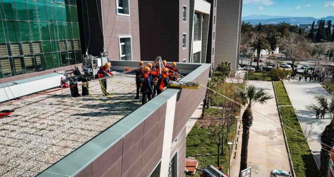 İzmir Adliyesi’nde nefes kesen bomba tatbikatı
