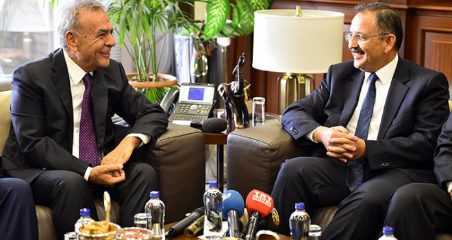 Bakan Özhaseki, İzmir'e müjdeyle geldi