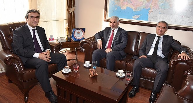 Bakırçay Üniversitesi Rektörü Kaymakam Yücel'i ziyaret etti