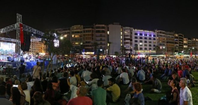 Barışın sesi Konak’tan yükseldi