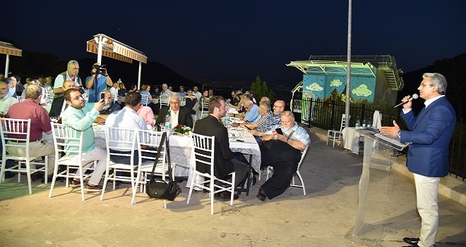 Başkan Akpınar: Siyasetçinin güzel konuşanı değil, doğru söyleyeni makbuldür