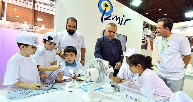 Başkan Kocaoğu, fuarda yorgunluk atıyor...