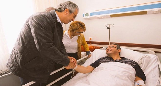Başkan Akpınar, Bülent Tezcan'i hastanede ziyaret etti