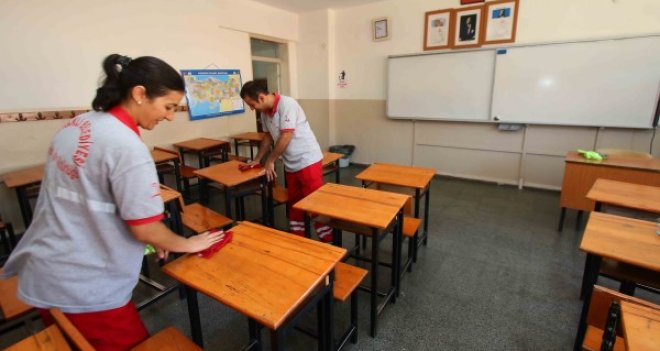 Bayraklı'da okullar mis gibi oldu