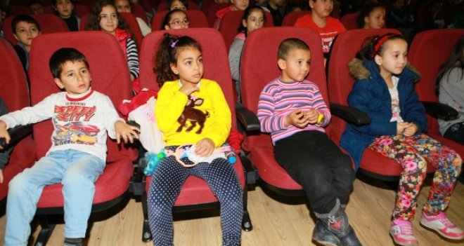 Bayraklı’da tiyatro şenliği başlıyor