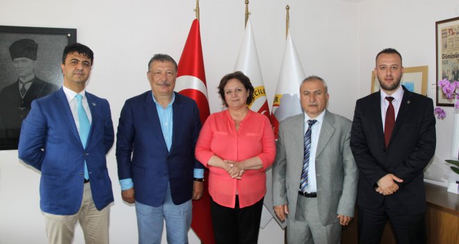 BBP adayları İzmir Gazeteciler Cemiyeti'ni ziyaret etti