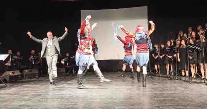 Konak’ta türkü ve Zeybek gecesi