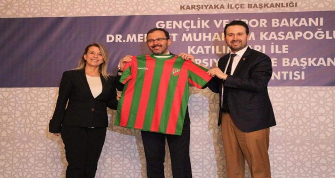 Spor Bakanı Kasapoğlu'na Karşıyaka forması...