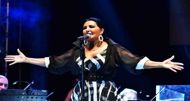 Nükhet Duru İzmirliler için söyledi