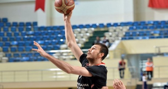 Mert Celep ve Dusan Cantekin geçici olarak Pınar KSK kadrosunda