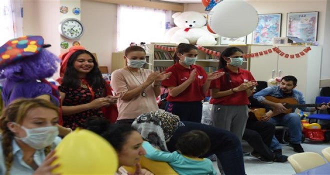 Becker 35 Albatros, çocuklarla el ele