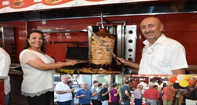 Bedava döner, 15 dakikada bitti...