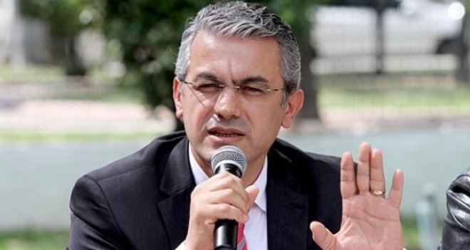 Belediye Başkanı Akpınar'ın odasında 