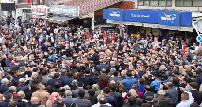 Başkan Akşener Menderes'te esnafın dertlerini dinledi