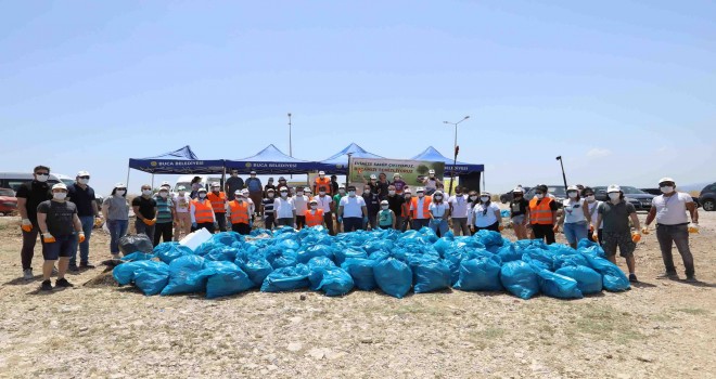 Şahin Tepesi'nden 3 kamyon çöp toplandı