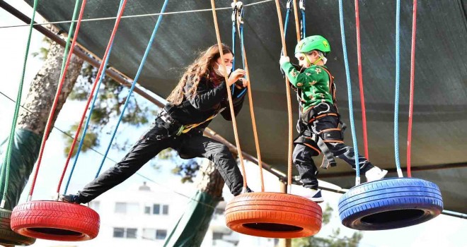 İşitme engelli ailelerin çocukları Macera Park'taydı