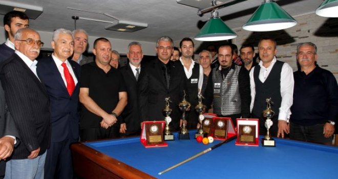 Bilardo tutkunları Karşıyaka’da buluştu