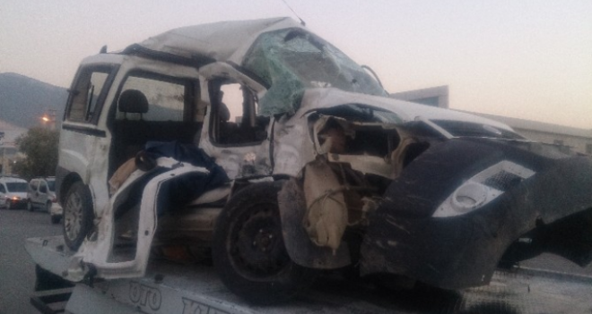 Bornova'da feci kaza: 3 ölü, 1 ağır yaralı