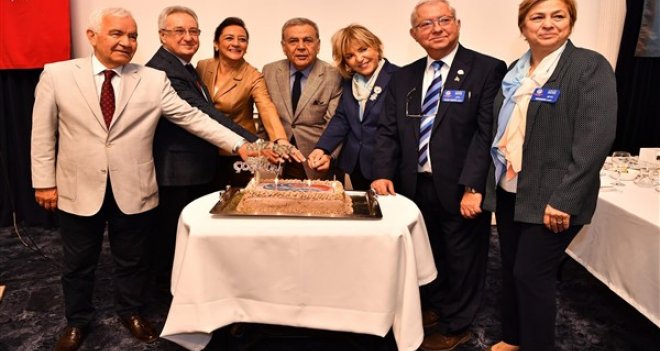 Bostanlı Rotary Kulübü, Aziz Kocaoğlu'na teşekkür toplantısı düzenledi