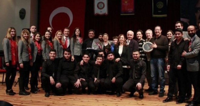 Bostanlı Rotary&Rotaract kulüplerinden İlle De Mozart Olsun konseri