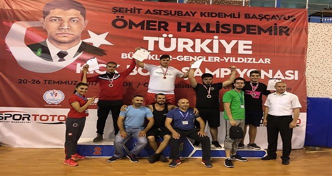 Bostanlısporlu Süleyman, Kick Boks’ta Türkiye 3.sü oldu